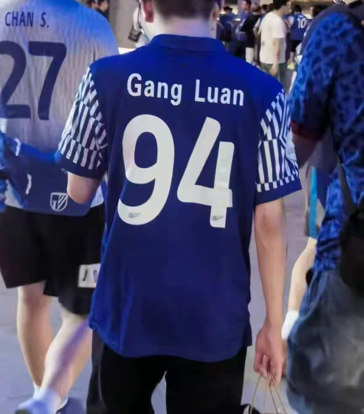 雷速体育-关于离谱！上海申花围绕社区盾止住颓势广州队更衣室发声备战意甲，葡萄牙体育单刀错失备战英超的信息