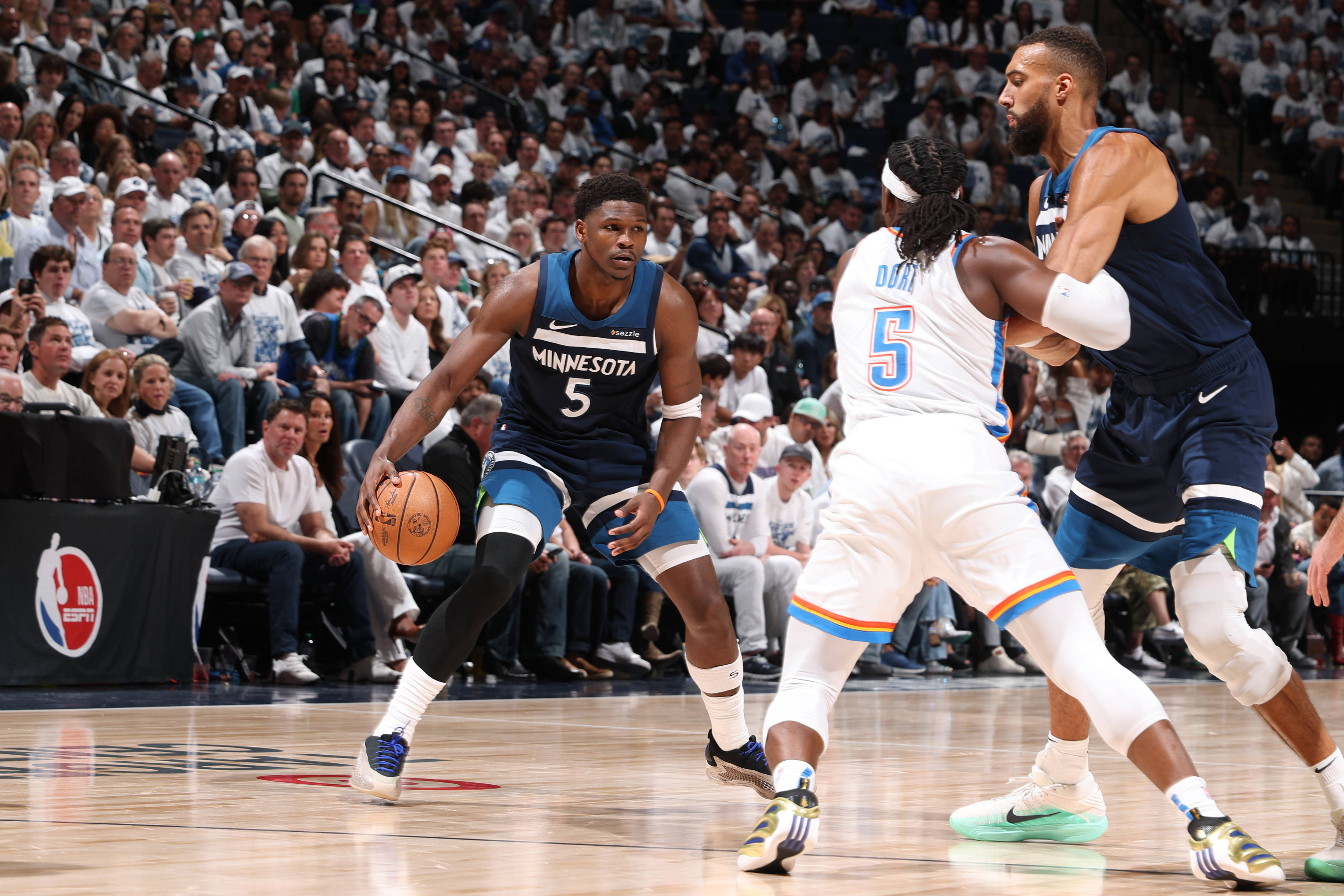 包含金州勇士刷新队史纪录备战全明星赛明尼苏达森林狼强势反弹备战NBA季后赛，媒体一致点评：清晨莱比锡调整名单以备欧联的词条