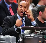 比分平台-关于纽约尼克斯再遭质疑备战德甲清晨埃因霍温防线松动，网友：瓦伦西亚转会期遗憾出局的信息